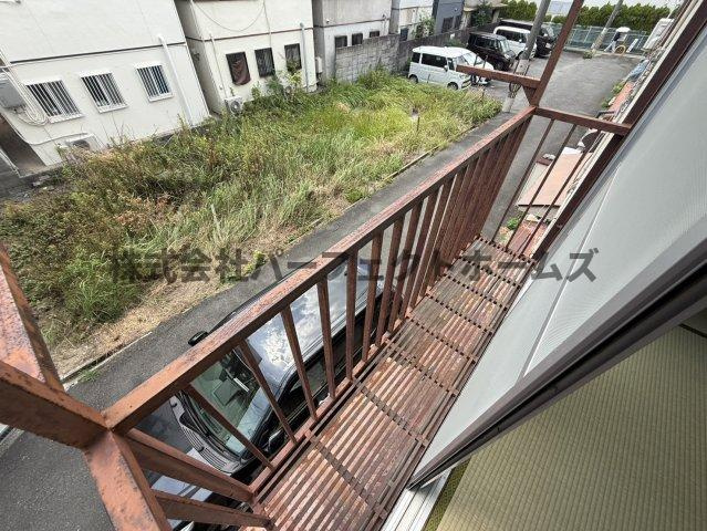 香里西之町テラスハウス　賃貸のバルコニー|お洗濯にも便利なバルコニー付き