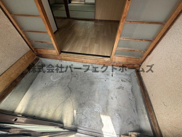 香里西之町テラスハウス　賃貸の玄関|明るい玄関です
