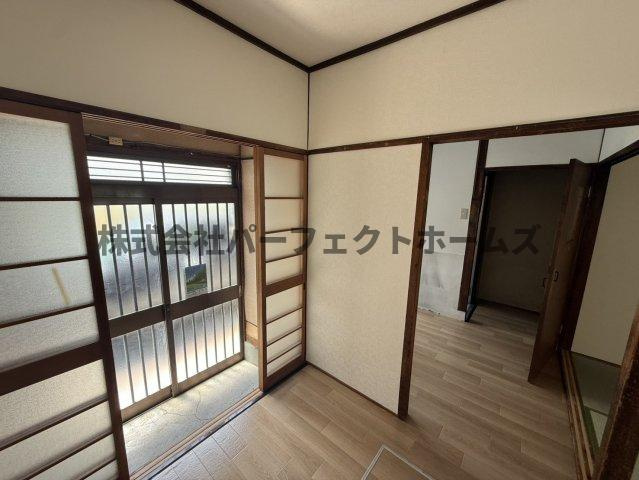 香里西之町テラスハウス　賃貸の玄関|シンプルで使いやすい玄関です