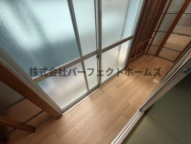香里西之町テラスハウス　賃貸の洗面所|ゆったりとスペースのある洗面所