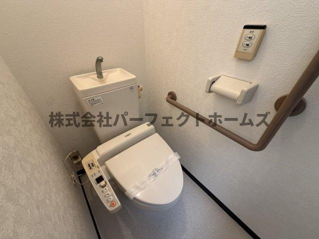 香里西之町テラスハウス　賃貸のトイレ|ゆったりとした空間のトイレです
