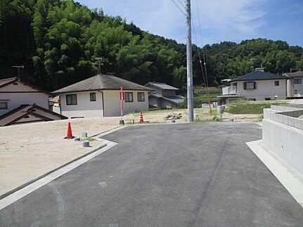 廿日市市地御前北３丁目　新築一戸建ての前面道路含む現地写真