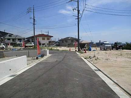 廿日市市地御前北３丁目　新築一戸建ての前面道路含む現地写真