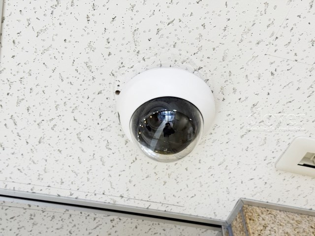 【防犯設備】 | アリュージュ南千住 | 建物や敷地の隅々に目を光らせる防犯カメラが設置されています。現地を見学される際には、カメラの存在やその台数にも意識を払ってみてください。～即日のご見学可能～　お問合せはお気軽にどうぞ。