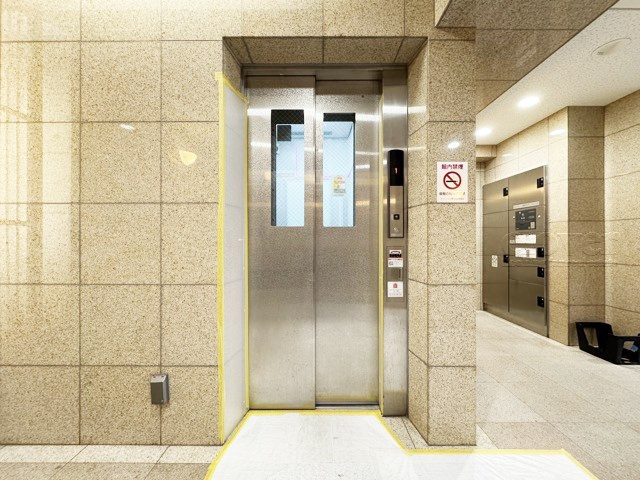 【設備】 | アリュージュ南千住 | 無いと困ってしまう設備の筆頭がエレベーター。定期的なメンテナンスが必要な大型機械です。よく整備されていることをご確認ください。～即日のご見学可能～　お問合せはお気軽にどうぞ。