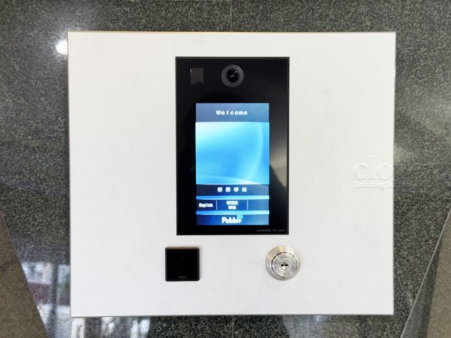 【防犯設備】 | アリュージュ南千住 | モニター（カメラ）付きのオートロックが備えられています。建物のセキュリティ能力の高さは、欠かすことのできないチェックポイントになります。～即日のご見学可能～　お問合せはお気軽にどうぞ。