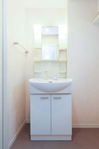 サヴォイテンジンクォーター　4階の洗面所|別号室のものです。現状優先になります。