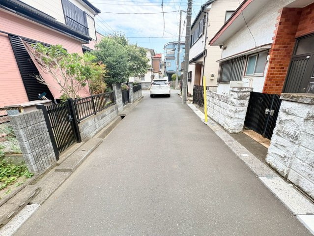 鶴ヶ島市上広谷　建築条件なし売地　東武東上線『鶴ヶ島駅』徒歩9分　【杉下小学区】の前面道路含む現地写真