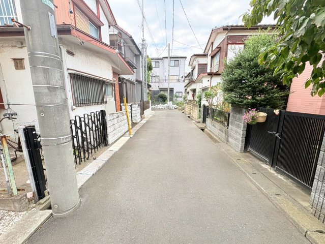 鶴ヶ島市上広谷　建築条件なし売地　東武東上線『鶴ヶ島駅』徒歩9分　【杉下小学区】の前面道路含む現地写真