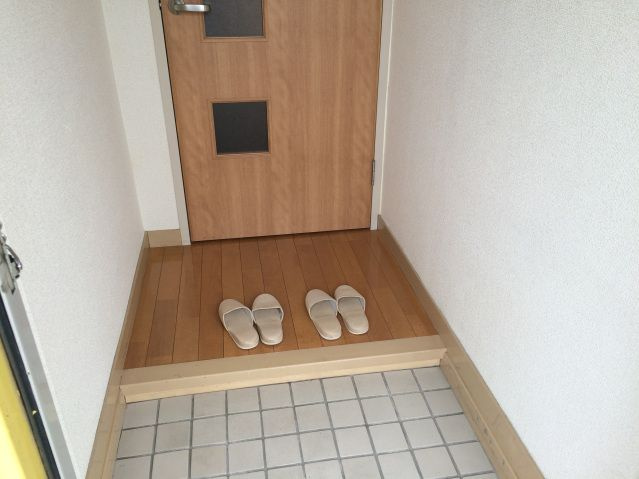 河村レジデンスの玄関