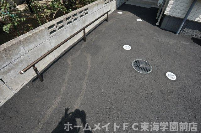 アペゼ　OBGの駐車場
