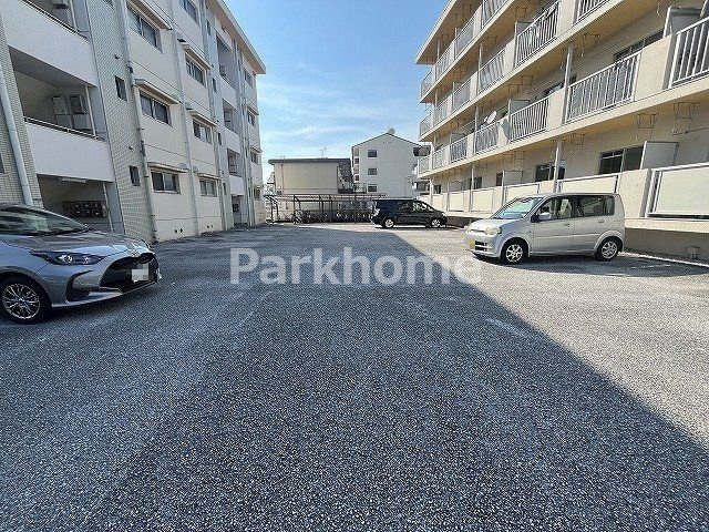 市川マンションⅠの駐車場