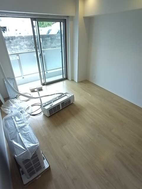 尼崎市猪名寺３丁目のアパートの居間・リビング