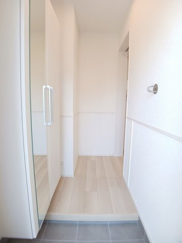 ビオラ徳山の玄関|※内観写真は同タイプ商品のお部屋となりますのでご参考にお願いします