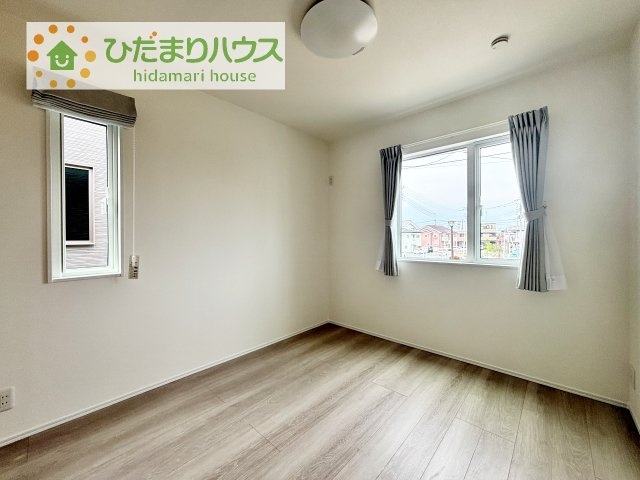 【洋室】 | 筑西市二木成　新築戸建　2号棟 | お掃除しやすく、清潔感を保てるのでダニも発生しにくいフローリング♪
