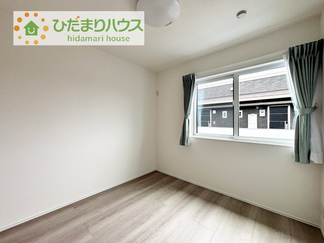 【洋室】 | 筑西市二木成　新築戸建　2号棟 | 木の温もりがやさしいフローリング♪