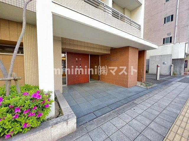 アーバンエース夕陽丘パルのエントランス
