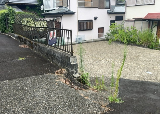 【外観】 | 土地購入を検討されている場合、境界杭がない状態で購入してしまうと境界確定測量をする必要があり、費用がかかります。購入の前に、売主、隣土地所有者立ち合いのもと境界を確定し境界杭を設置するのがベストです。