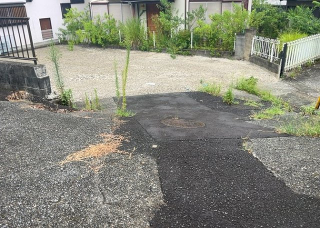 【外観】 | 人が暮らすうえで日光は大切な要素となります。日当たりの良さは譲れないポイントですね。併せて近くに大きな建築物の建築予定がないか、あるいはそれが可能な土地が近くにないか事前に確認することもお勧めします。
