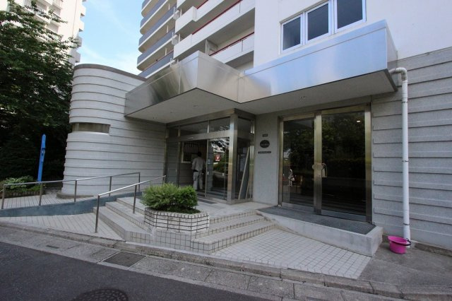 パークフィールドみさとテラ・ウエスト3街区2号館のエントランス|落ち着いたエントランスです
