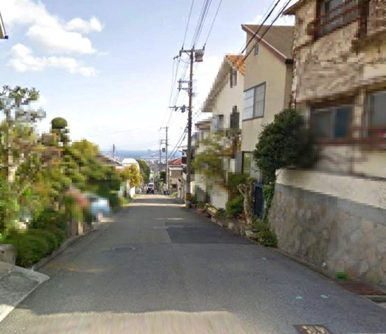 五毛通3丁目の前面道路含む現地写真|東向きのため毎日朝日が差し込みます。気持ちのいい朝を迎えられますね。