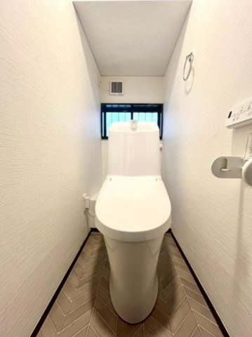 五毛通3丁目のトイレ|2026年7月　トイレ新調
窓があるトイレは、明るく換気も安心