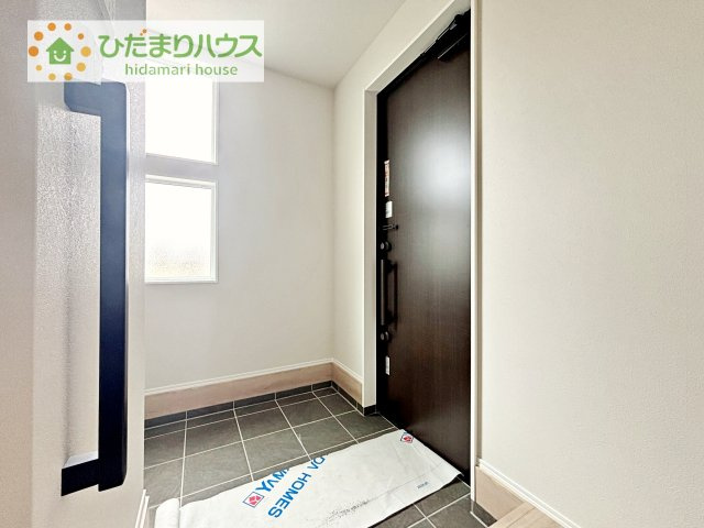 【玄関】 | 筑西市二木成　新築戸建　1号棟 | 玄関が広いので親子で並んで仲良く靴が履けますね(^^)/