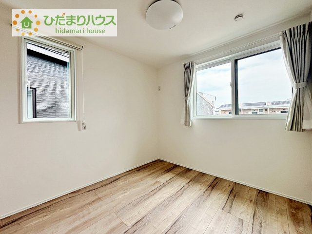 【洋室】 | 筑西市二木成　新築戸建　1号棟 | 木の温もりがやさしいフローリング♪