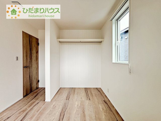 【玄関】 | 筑西市二木成　新築戸建　1号棟 | ハンガーパイプ付でお洋服の出し入れもラクラクです！