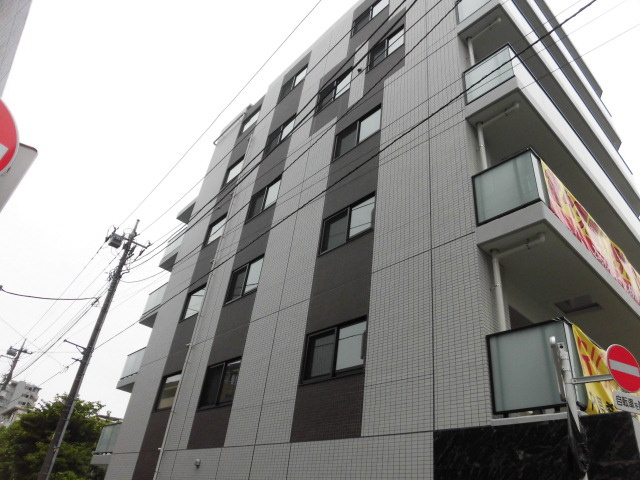 【外観】 | リコットハウス中野新橋 | 鉄筋コンクリート造のがっちりとした建物。