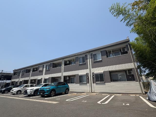 合志市須屋のアパートの駐車場|外観写真（昼）