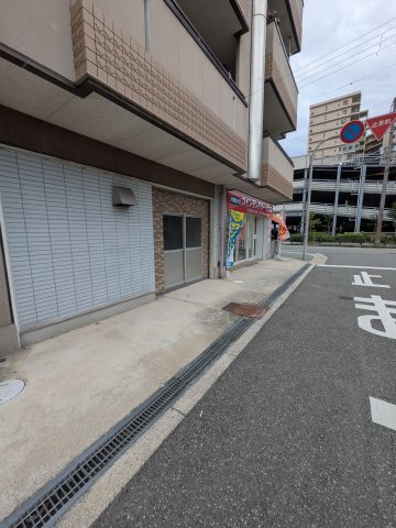 平山貸店舗の外観