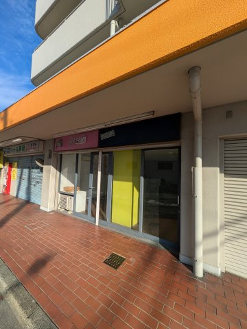 尼崎市東難波町１丁目の店舗事務所のエントランス