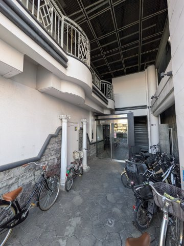 尼崎市昭和通５丁目の店舗事務所のエントランス