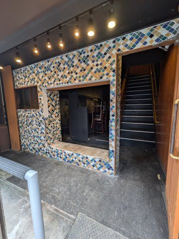 東園田町1階路面店のエントランス
