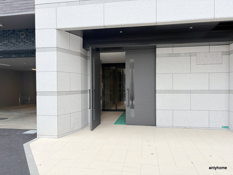 プレサンス東小橋エレディータ　仲介手数料無料のエントランス
