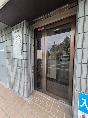 イトウビルのエントランス
