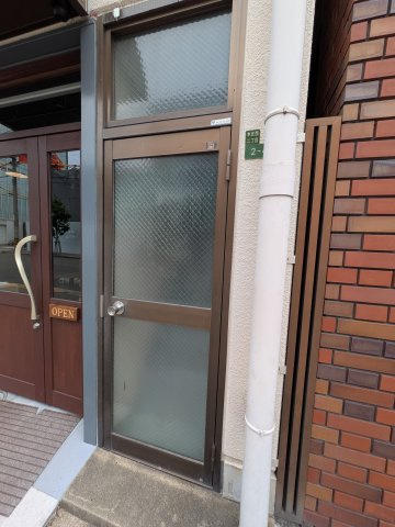 本庄西　2階テナントのエントランス