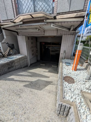 グロースコート尼崎のエントランス