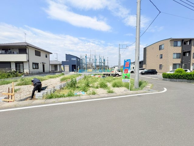 鶴ヶ島市中新田　建築条件なし売地　東武越生線『一本松駅』徒歩3分　【新町小学区】の前面道路含む現地写真