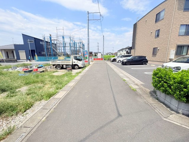鶴ヶ島市中新田　建築条件なし売地　東武越生線『一本松駅』徒歩3分　【新町小学区】の前面道路含む現地写真