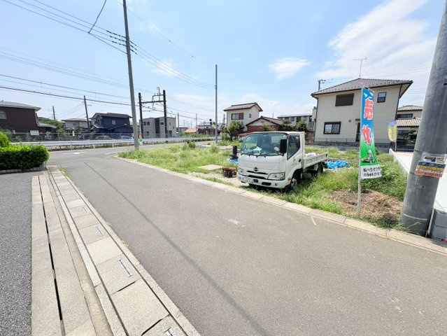 鶴ヶ島市中新田　建築条件なし売地　東武越生線『一本松駅』徒歩3分　【新町小学区】の前面道路含む現地写真