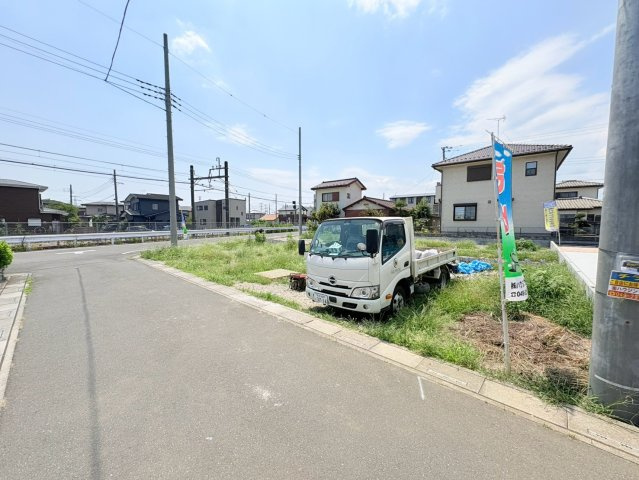 鶴ヶ島市中新田　建築条件なし売地　東武越生線『一本松駅』徒歩3分　【新町小学区】の前面道路含む現地写真