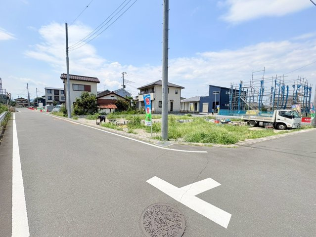 鶴ヶ島市中新田　建築条件なし売地　東武越生線『一本松駅』徒歩3分　【新町小学区】の前面道路含む現地写真