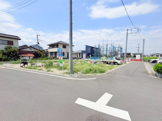 鶴ヶ島市中新田　建築条件なし売地　東武越生線『一本松駅』徒歩3分　【新町小学区】の前面道路含む現地写真