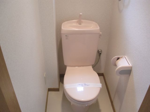 コンフォートベネフィス高宮のトイレ