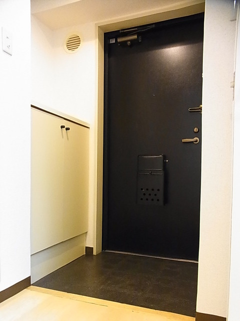 関内フレックスビルの玄関