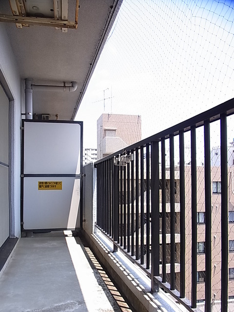 関内フレックスビルのバルコニー