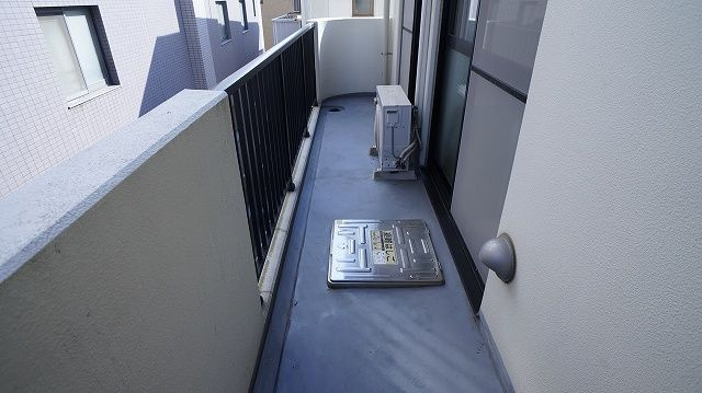 東上町林ビルのバルコニー