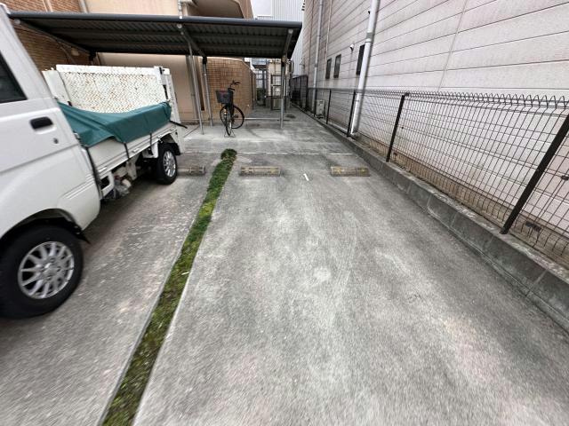イースト・フィオーレの駐車場
